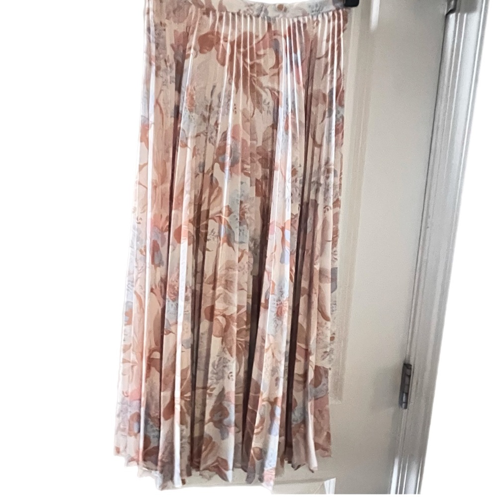 Vince Light Pink & Blue Floral Print Pleated Midi Skirt - Picture 5 of 6